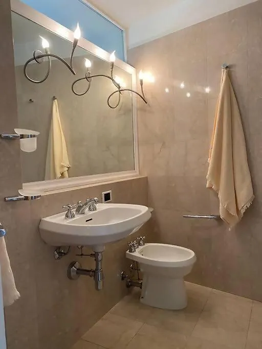 Chambre Dans La Tour Bergamo 0*,  Italy