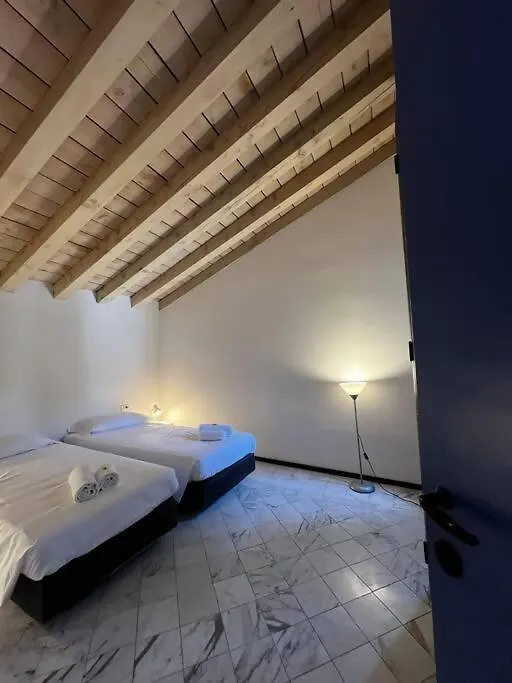 Chambre Dans La Tour Bergamo Guest house