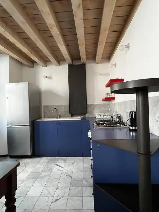 Guest house Chambre Dans La Tour Bergamo Italy